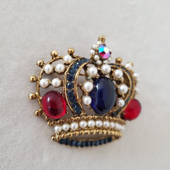 Vintage WEISS Signed Royal Crown Brooch Pearls Cabachon Aurora Borealis Goldtone - Picture 3 of 7